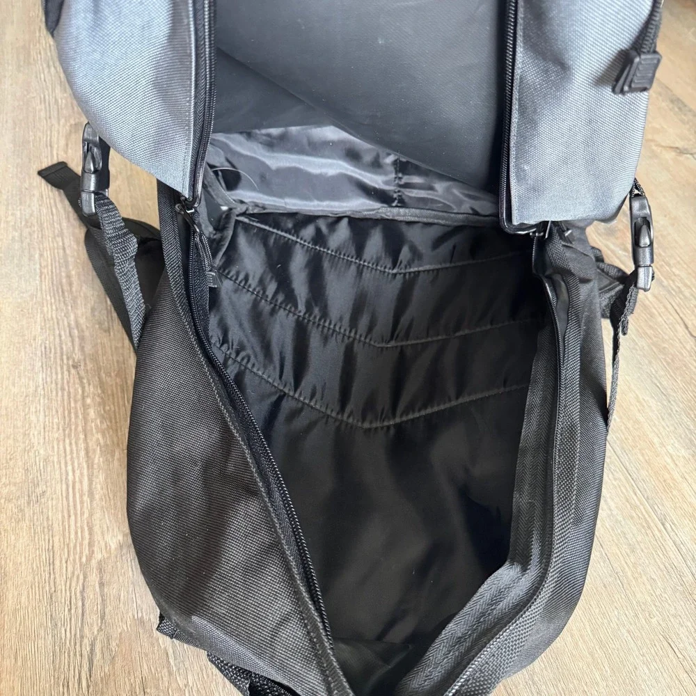 Coors Light 3 Zip Pocket Promo Backpack Grey Black‎ Bungee Cord Tailgate Bag